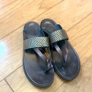 Vince “Tess” sandal, bronze metallic gladiator slip on sandal